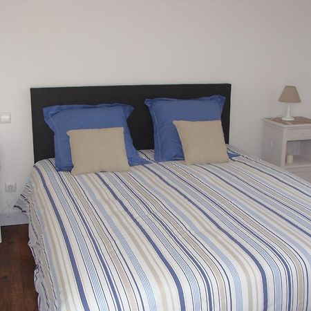 לינה וארוחת בוקר Goustranville Le Vieux Castel מראה חיצוני תמונה
