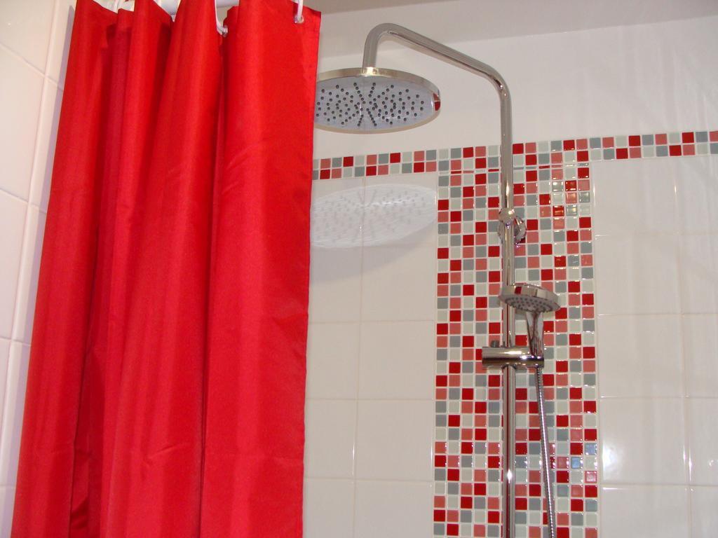 לינה וארוחת בוקר Goustranville Le Vieux Castel חדר תמונה