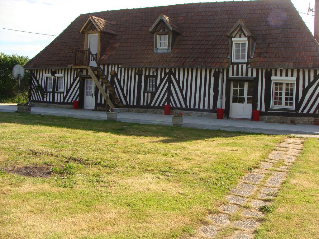 לינה וארוחת בוקר Goustranville Le Vieux Castel מראה חיצוני תמונה