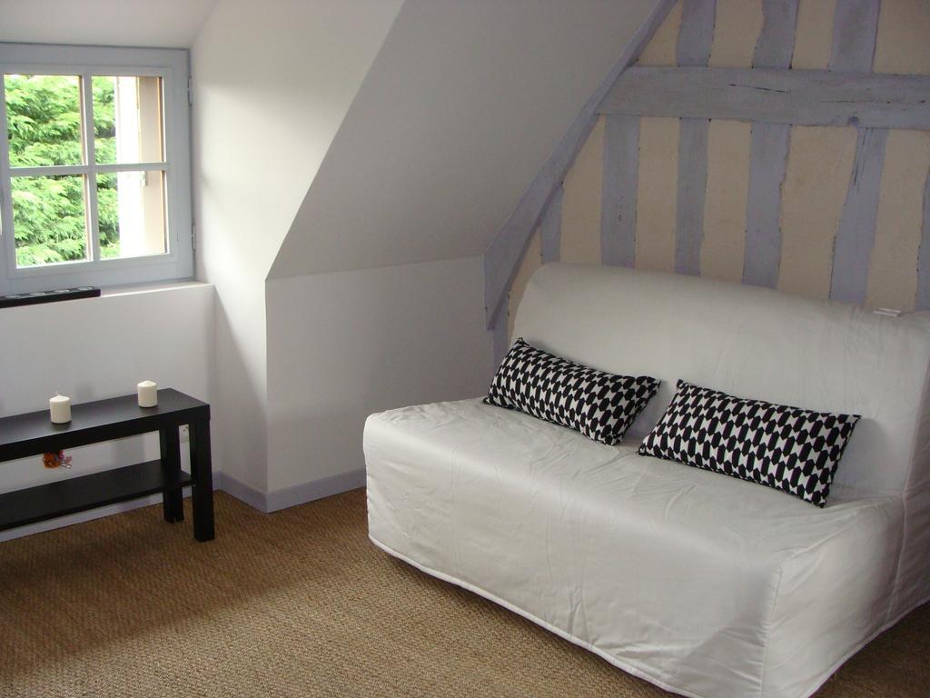 לינה וארוחת בוקר Goustranville Le Vieux Castel חדר תמונה