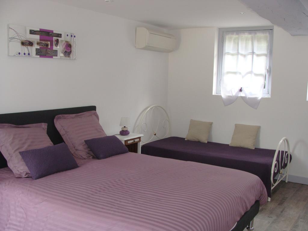 לינה וארוחת בוקר Goustranville Le Vieux Castel מראה חיצוני תמונה