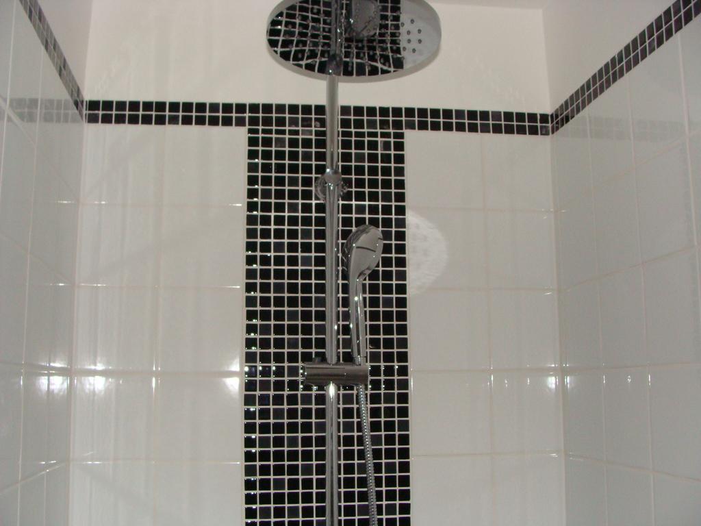 לינה וארוחת בוקר Goustranville Le Vieux Castel מראה חיצוני תמונה