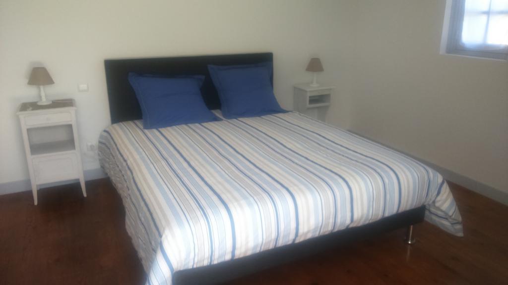 לינה וארוחת בוקר Goustranville Le Vieux Castel מראה חיצוני תמונה